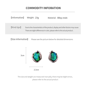 Detailed spec sheet showing 23g weight and dimensions for resin vintage stud earrings