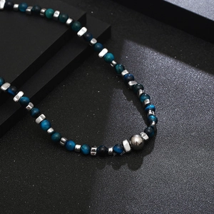 Collier de perles en pierre naturelle bleue avec entretoises en acier titane noir