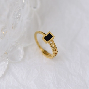 Chic 18K gold plated titanium chain ring with a square black onyx stone for women