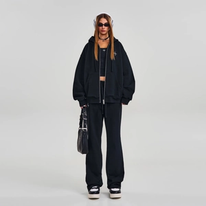 Survêtement classique noir en coton avec sweat à capuche zippé et pantalon de sport large