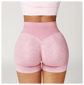 Détail du short de yoga rose délavé sans couture avec effet push-up au fessier