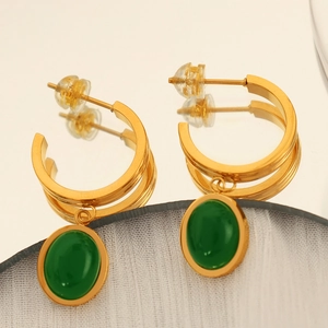 Orecchini a cerchio dorati vintage con pietre ovali verdi su base a specchio riflettente