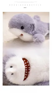 Gros plan détaillé d'une peluche de requin douce avec broderie et tissu de qualité