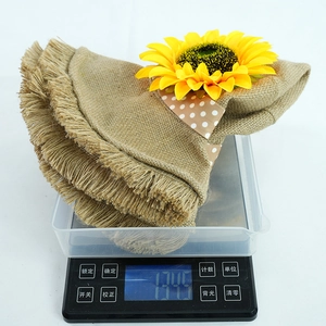 Digital scale showing the lightweight 134.5g burlap sun hat with sunflower detail