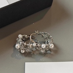 Silver openwork hollow floral earrings with pearls and diamonds in a minimalist style