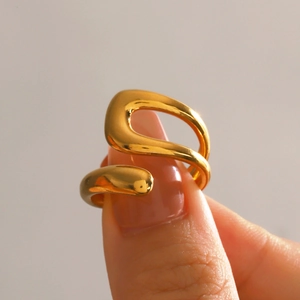 Minimalist gold-plated stainless steel hollow geometric ring with polished mirror finish