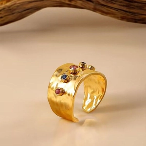 18k gold plated C-shaped hammered ring with colorful zircons and irregular edges
