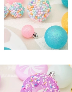 Détails de boules de Noël macaron avec textures pailletées, mousse et motifs donut