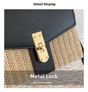 Detail des modernen Gold-Metallverschlusses an Kontrast Leder- und Stroh-Umhängetasche