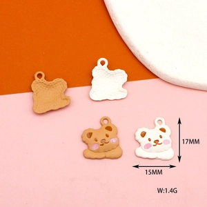 Close-up of matte cartoon bear alloy charms showing dimensions 17x15mm and honeycomb back