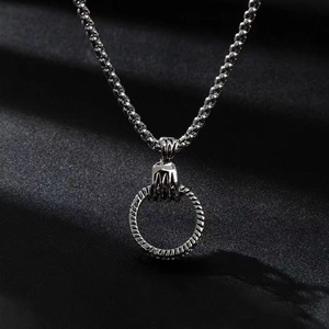 Hip-Hop Skeletthand-Halskette in Silber mit rundem Ring-Anhänger für Herren Mode