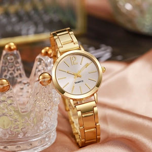 Elegante goldene Quarzuhr für Damen mit kleinem weißem Zifferblatt und Gliederarmband