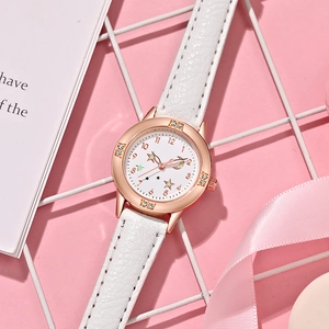 Montre à quartz or rose avec bracelet en cuir blanc et cadran céleste étoilé