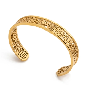Retro 18K gold-plated stainless steel lace hollow cuff bracelet with star pattern