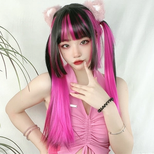 Detalle de peluca Lolita rosa y negra con pinzas para el cabello de orejas de gato