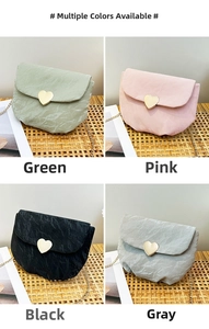 Mini sacs selle en vert, rose, noir et gris avec fermoirs coeur dorés et bandoulières chaîne