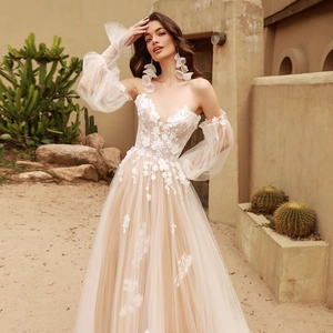 Off The Shoulder Wedding Dress Floral Lace Appliques Detachable Bubble Sleeves Tulle A-Line Champagne Nude Vintage Bridal Gown