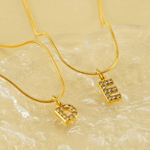 Chic 18K gold plated snake chain necklace with rhinestone letter pendants D and E