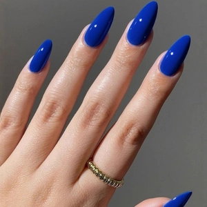 Glossy Klein Blue long almond press-on nails set with a stylish golden textured ring