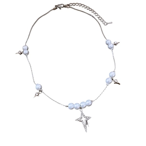 Collier double rang en perles et argent avec breloques étoiles et motif Saturne chic