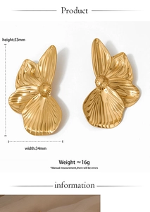 Dimensions détaillées des boucles d'oreilles fleurs en acier 316L avec fini métal brossé