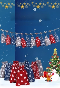 Detailansicht der Weihnachts-Leinensäckchen mit Kordelzug und festlichen Mustern