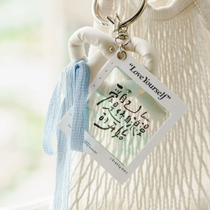 Minimalist PET slide pendant with motivational quote on white fabric bag hanger
