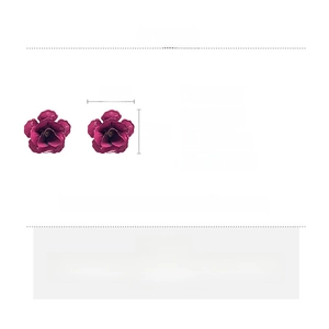 Détails des boucles d'oreilles fleur 3D avec spécifications de matériau et taille