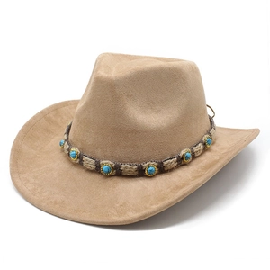 Chapeau de cowboy en suédine camel avec perles turquoise et ruban tissé bohème