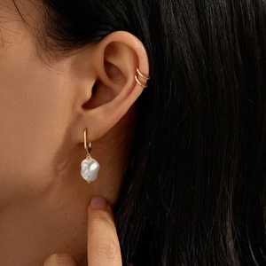 Detail of S925 silver U-shape gold earring with baroque pearl and ear cuff set