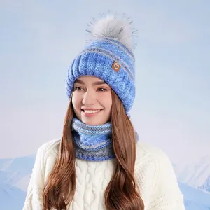Ensemble bonnet tricoté et cache-col d'hiver avec pompon pour femme en extérieur