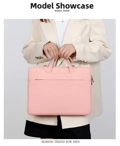 Rosafarbene Laptoptasche mit Tragegriffen und Reißverschlussfach am Modell gezeigt