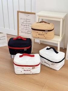 Trousse De Maquillage Matelassée Broderie Cœur Grande Capacité Portable Nylon Organisateur De Toilette Pour Voyage Rangement Poignée