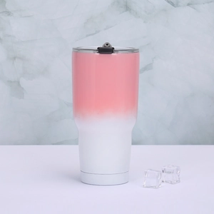 Gobelet isotherme 30oz en acier inoxydable dégradé rose sur fond de marbre chic