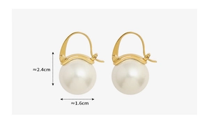 Détail de boucles d'oreilles perles avec crochets en or 18k et mesures de dimension