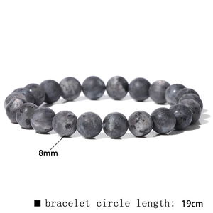 Detail view of 8mm natural stone beads and 19cm elastic bracelet circle length