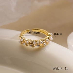 Macro shot of 18K gold plated ring with pearls, zircons and detailed size measurements