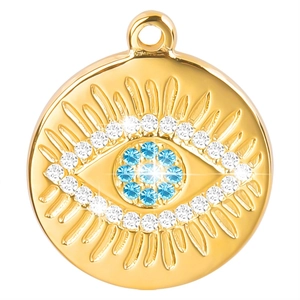 Detailaufnahme des 18k vergoldeten Evil Eye Anhängers mit blauen und weißen Kristallen