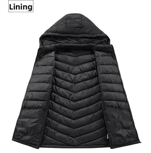 Dettaglio della fodera interna liscia e delle cuciture a V del gilet nero con cappuccio