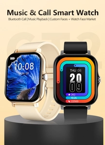 Deux montres connectées avec bracelets en silicone montrant les appels Bluetooth et musique