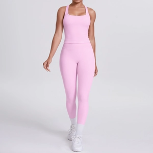 Détails de l'ensemble de yoga rose avec haut dos nageur et legging à taille haute