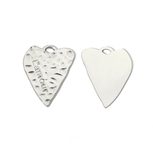 Polished heart-shaped pendant with L'amour engraving and hammered metal finish