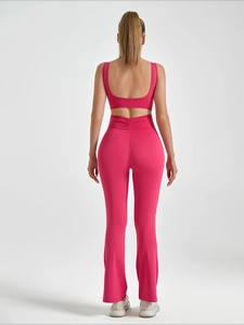 Rosarotes Yoga-Set mit rückenfreiem Sport-BH und ausgestellter Schlaghose für Damen