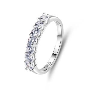 Eternity-Ring aus S925 Sterlingsilber mit sieben funkelnden Zirkonia-Steinen