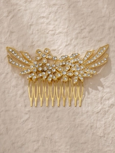 Detailaufnahme des goldenen Braut-Haarkamms mit Strassblumen und Blattmustern