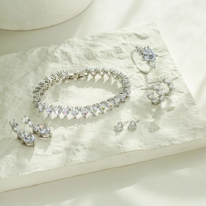 Luxury 5-piece heart-shaped jewelry set with micro-paved zircons and stones
