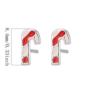 Vue détaillée des boucles d'oreilles canne en sucre argent S925 et émail rouge blanc