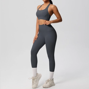 Detail of high-waisted yoga leggings with functional side pockets and high-density fabric