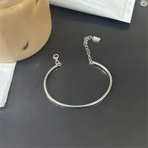 Detail of minimalist S925 sterling silver geometric bracelet with adjustable chain and clasp