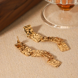 Modern 18K gold-plated stainless steel earrings with square hammered texture drops